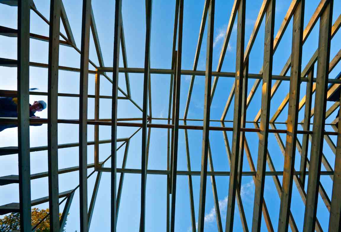 英国木结构建筑加速发展：超三成顶级建筑商布局木结构工厂